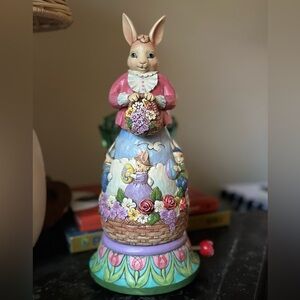 Jim Shore Easter’s on its way musical bunny figurine-small chip on knob as shown